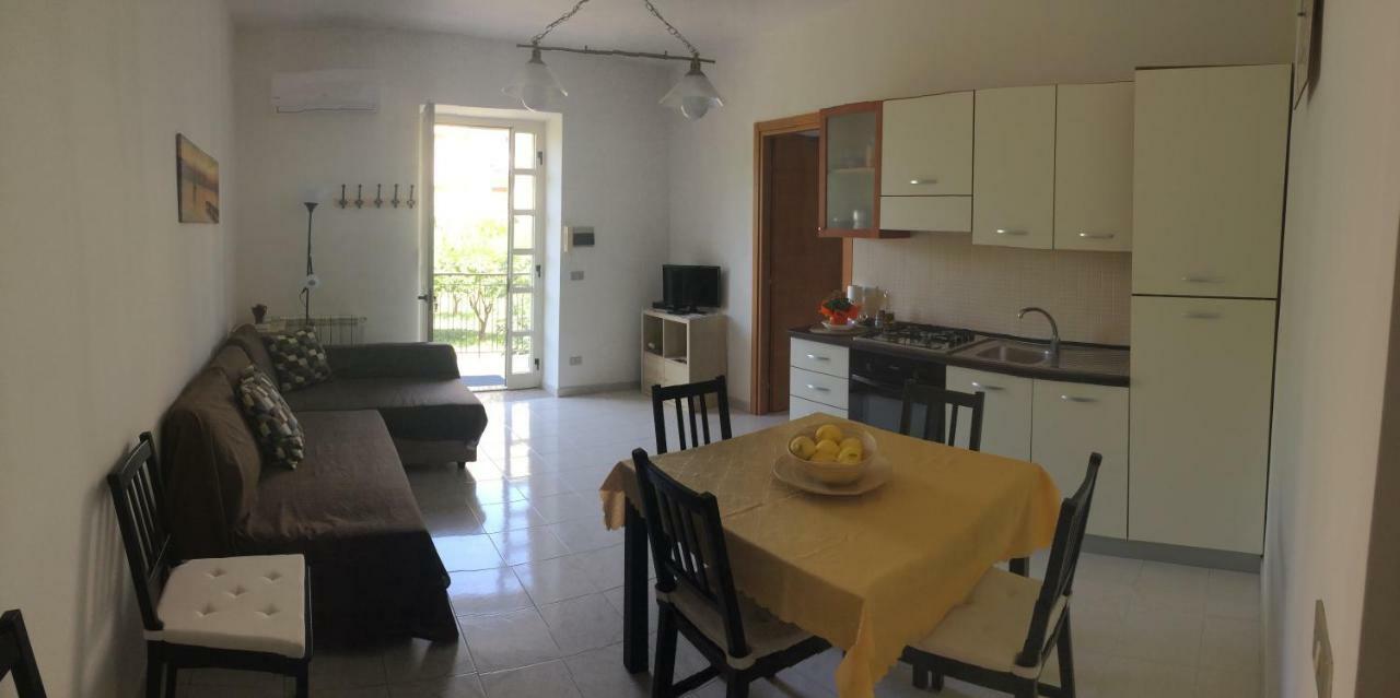 Casa Vacanze Il Gelsomino Патти Экстерьер фото